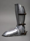 Medieval armor: functional full-round greaves