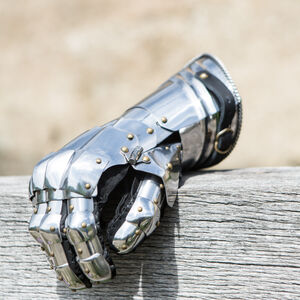 Articulated Finger Gauntlets for Gothic Knight