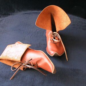 CLASSIC EARLY MEDIEVAL LEATHER SHOES