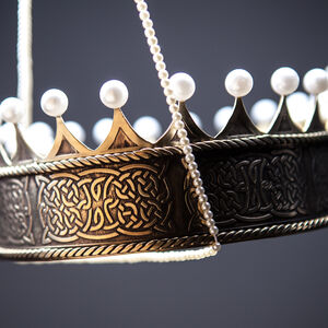 Exclusive brass crown with pearls