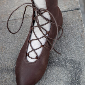 “Renaissance Memories” female medieval shoes