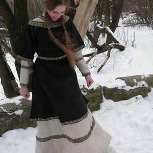 NATURAL FLAX CHEMISE AND BLACK OVERTUNIC