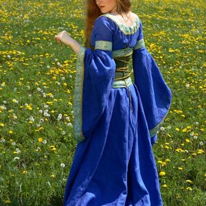 MEDIEVAL DRESS AND CORSET BELT "MISTRESS OF THE HILLS" 