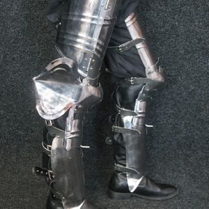 GOTHIC LEGS AND GREAVES SET