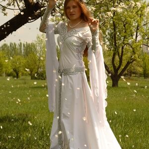  MEDIEVAL WHITE WEDDING BRIDAL  DRESS  ISOLDE