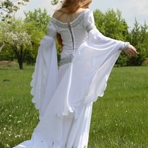  MEDIEVAL WHITE WEDDING BRIDAL  DRESS  ISOLDE