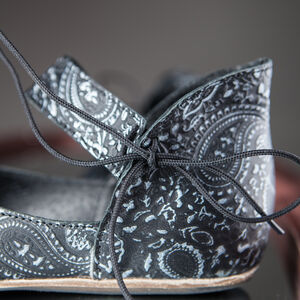 Women's Embossed Leather Shoes
