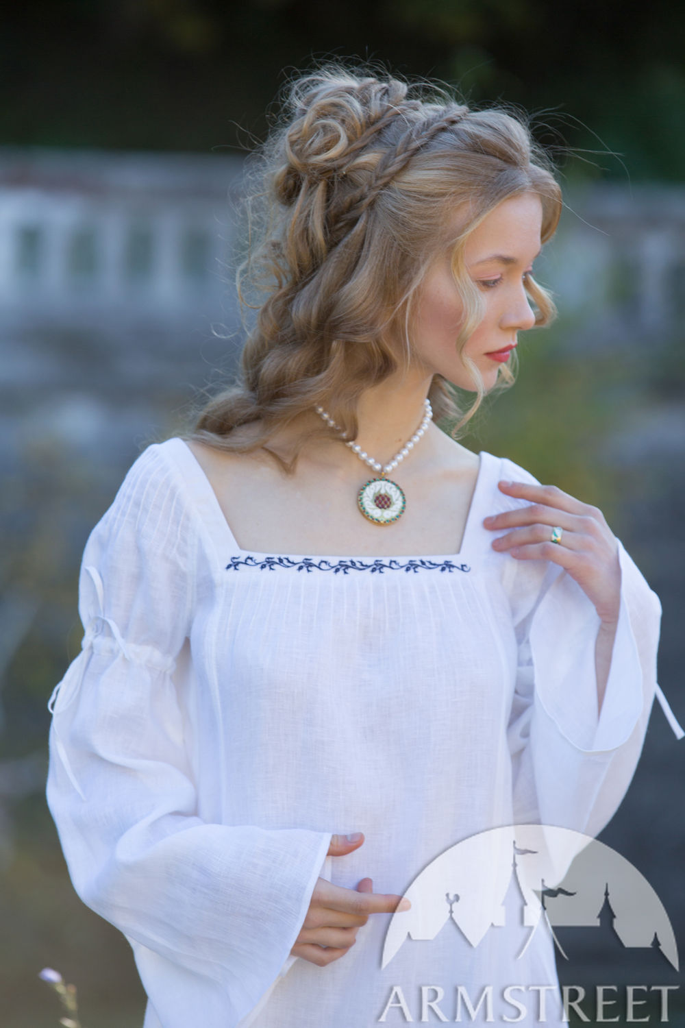 Linen chemise with bell sleeves and hand embroidery