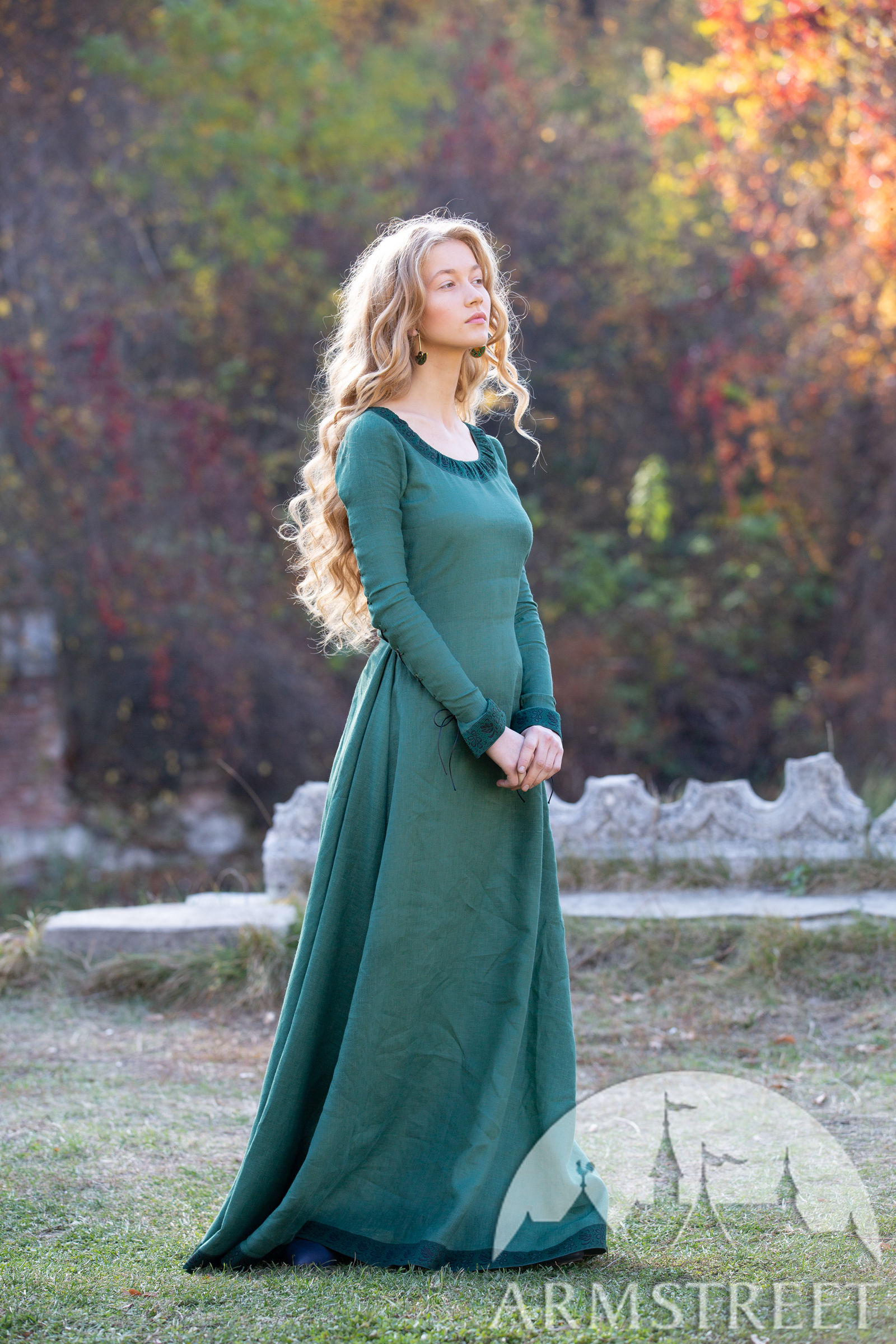 Home sweet Home ◇ Alerie Kidwell. Medieval-renaissance-linen-dress-autumn-princess-13