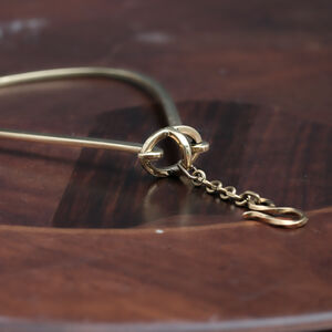 Brass lyre-shaped keyring “Keys and Symbols”