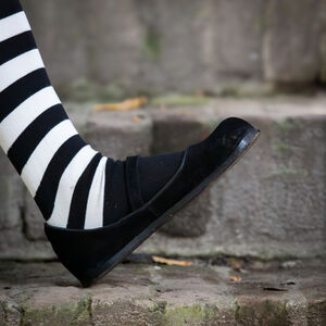 Cow Mouth style women’s leather shoes with bordering “Twilight Pumpkin”