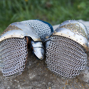 Armor Gauntlets “King of the East"