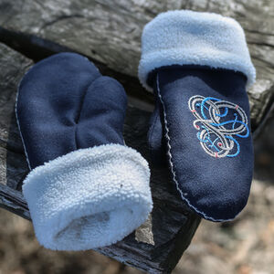 Embroidered woolen viking mittens “Girda the Snowdancer”