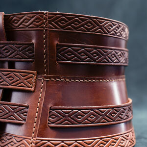 Handmade leather corset belt with embossing "Huntress"