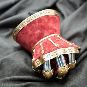 Knight's Hourglass Gauntlets with Leather Exterior "King's Guard"