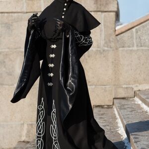 Long wool Gothic coat "Blackbird" with hood