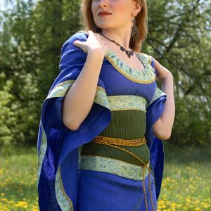 MEDIEVAL DRESS AND CORSET BELT "MISTRESS OF THE HILLS" 