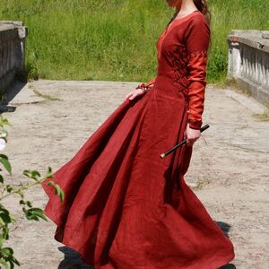 Medieval Dress "Pretty Amaryllis"