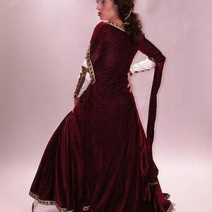  MEDIEVAL DRESS WITH CHEMISE "LADY OF HEART"