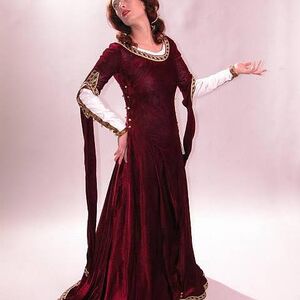  MEDIEVAL DRESS WITH CHEMISE "LADY OF HEART"