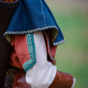 Medieval embroidered woolen hood with lining “Fireside Family”
