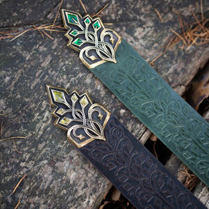 Embossed leather belt with cast buckle “Dark Wolf”