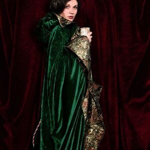 MEDIEVAL RENAISSANCE CLOAK DRESS