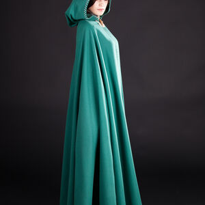 Green Medieval Woolen Cloak “Labyrinth” 
