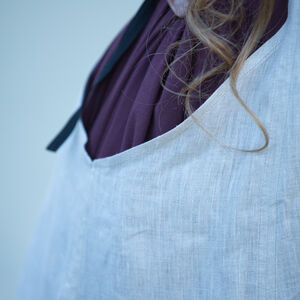 Pleated apron made from fine linen “Renaissance Memories”