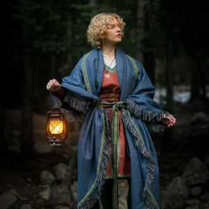 Woolen cape with fringe “Fireside Family”