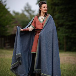 Woolen cape with fringe “Fireside Family”