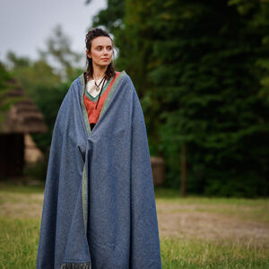 Woolen cape with fringe “Fireside Family”