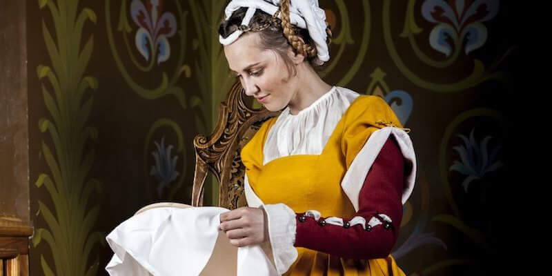 Central European dress, kirtle and chemise costume