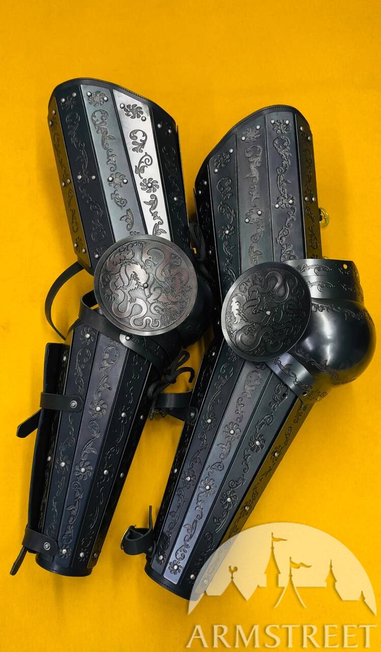 Splinted arms in a custom black finish