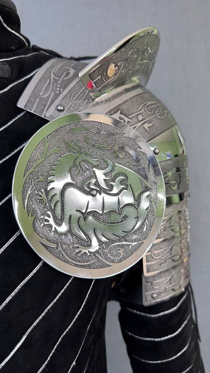 Etched Pauldrons &ldquo;Mythical Beasts&rdquo; with sword breaker