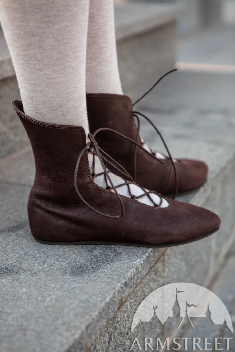 “Renaissance Memories” leather shoes with lacing